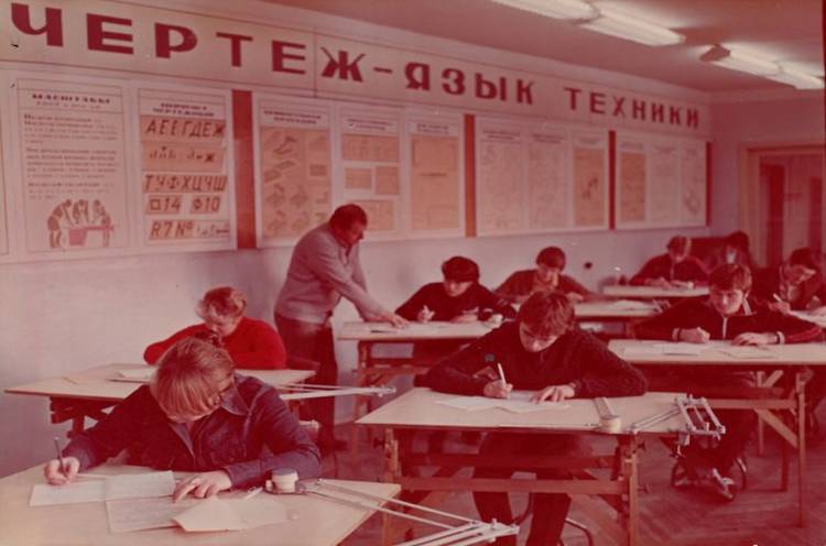 Учебное занятие по специальности «Промышленное и гражданское строительство» (кабинет «Черчения»)